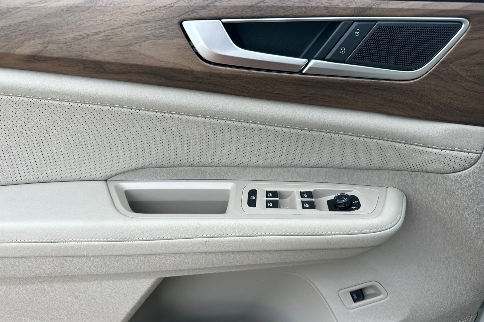 New 2026 Volkswagen Atlas SE image 10