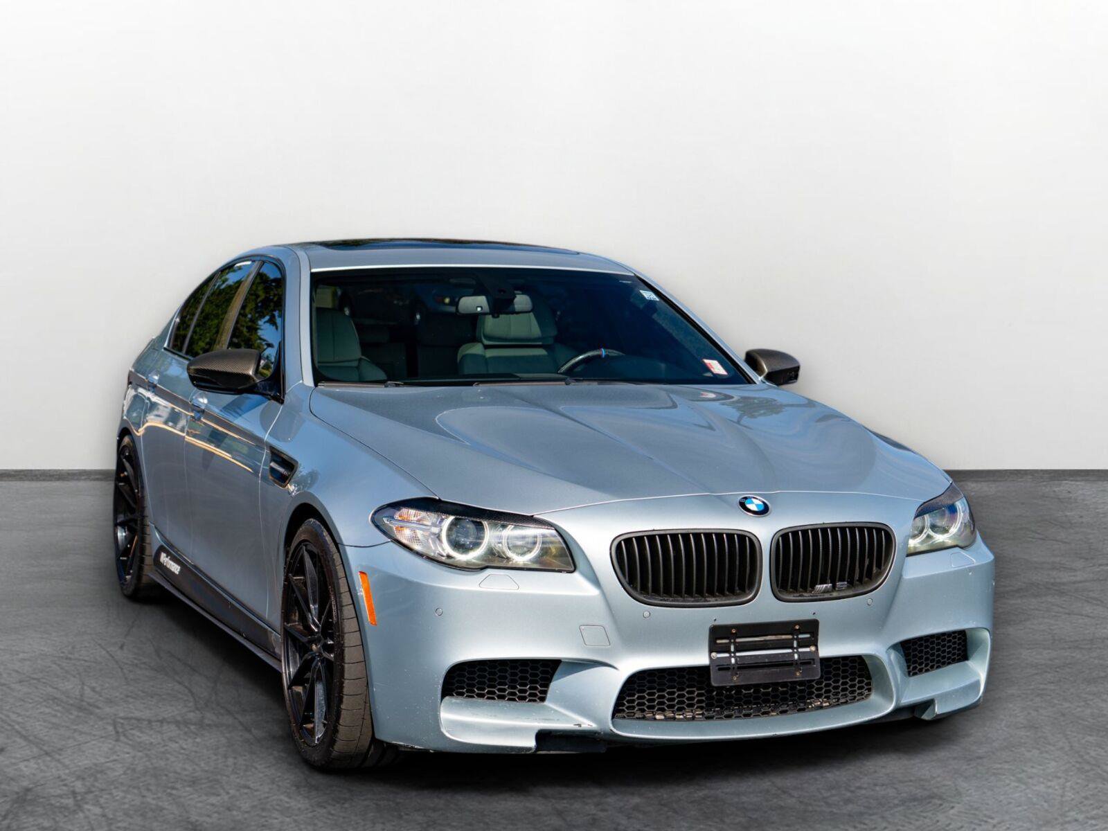 Used 2014 BMW M5 RWD image 1