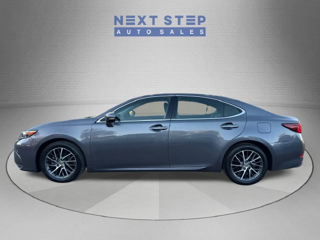 Used 2018 Lexus ES 350 w/ Luxury Package w/Wood Trim FWD image 4