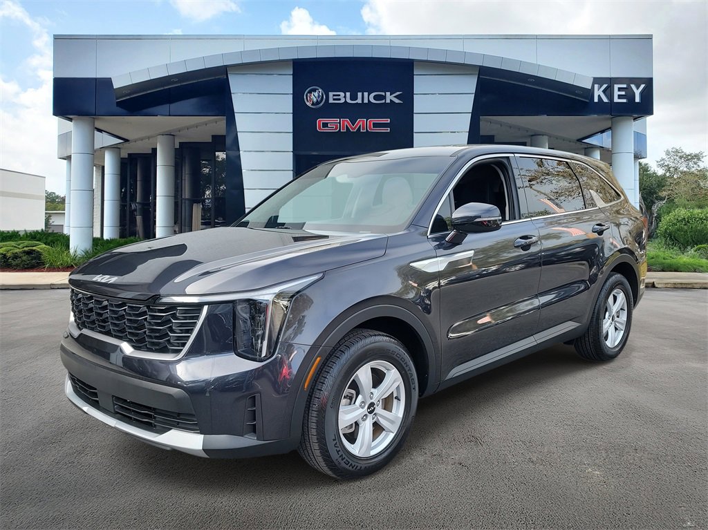 Used 2025 Kia Sorento LX image 2