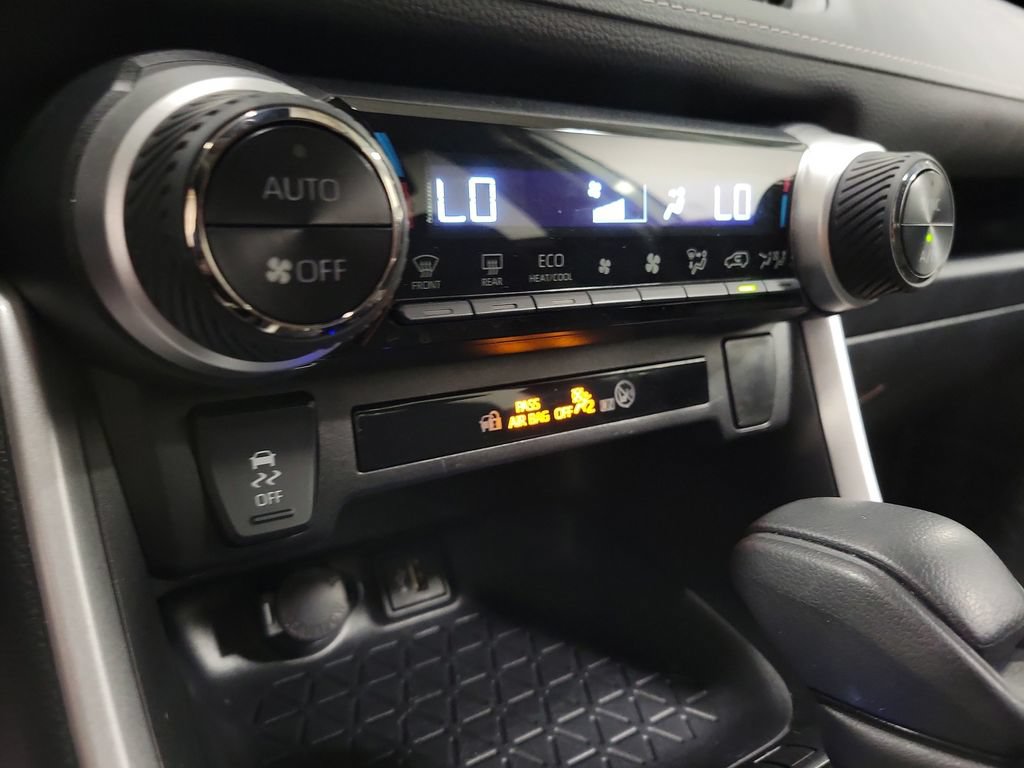 Used 2025 Toyota RAV4 XLE AWD/4WD image 20