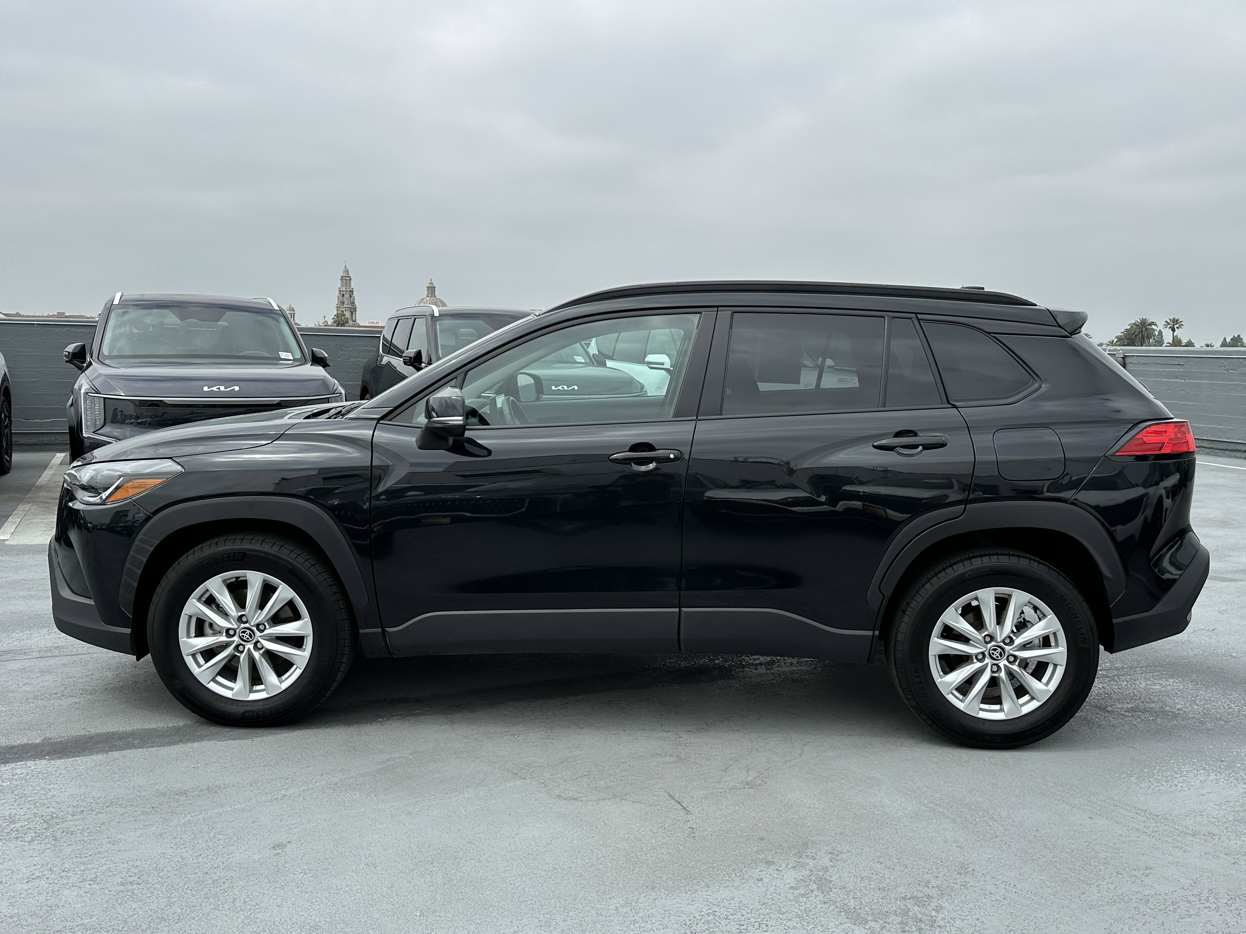 Used 2025 Toyota Corolla Cross LE FWD image 3