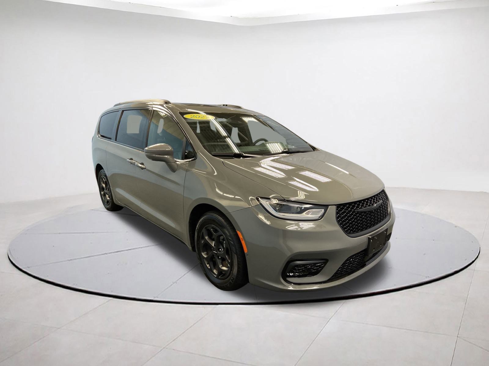Used 2022 Chrysler Pacifica Limited w/ S Appearance Package image 1