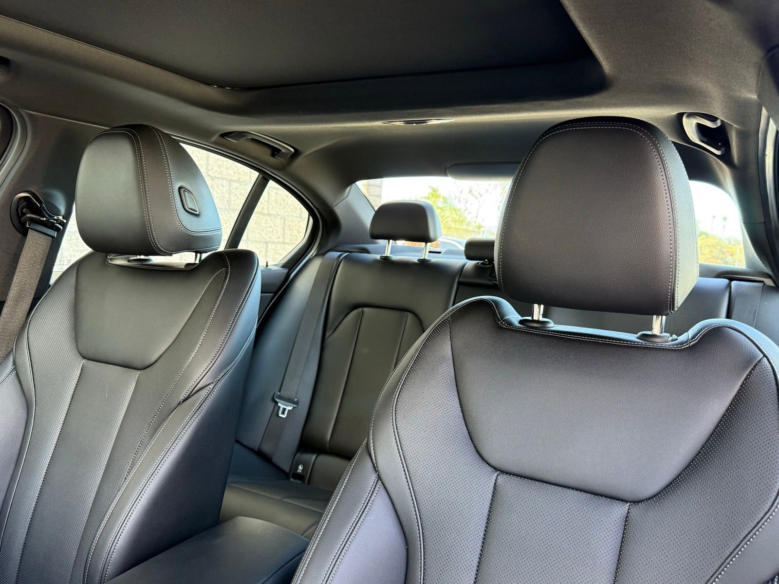 Used 2025 BMW 330i Sedan w/ Premium Package image 21