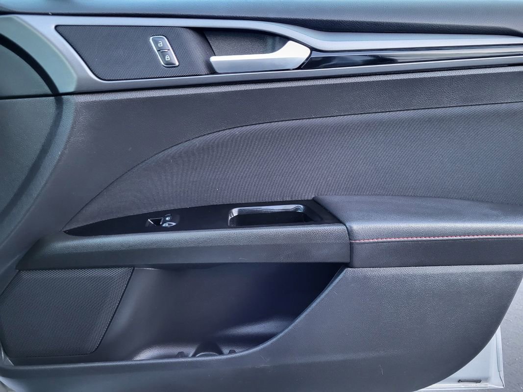 Used 2016 Ford Fusion SE image 20