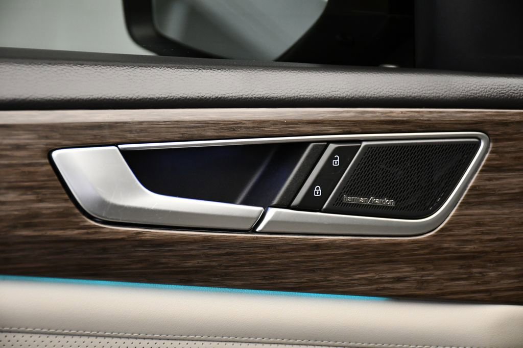 Used 2024 Volkswagen Atlas SEL Premium R-Line image 33