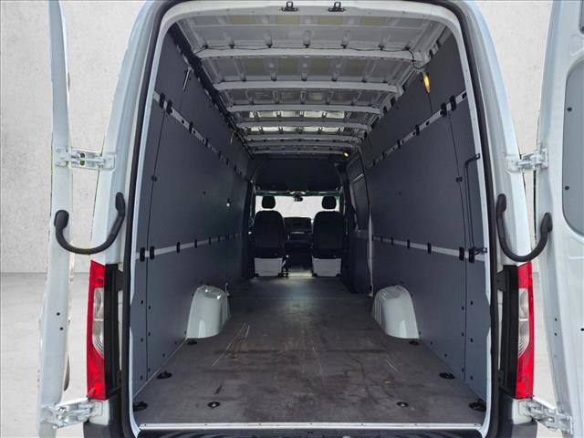 Used 2025 Mercedes-Benz Sprinter 2500 image 17