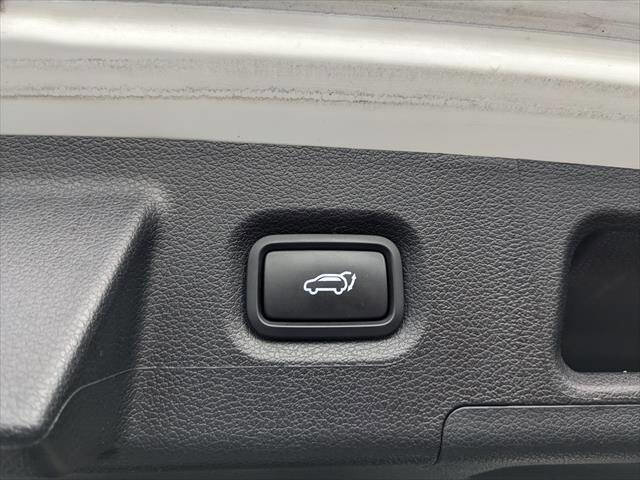 Used 2023 Hyundai Santa Fe SEL w/ Premium Package image 16