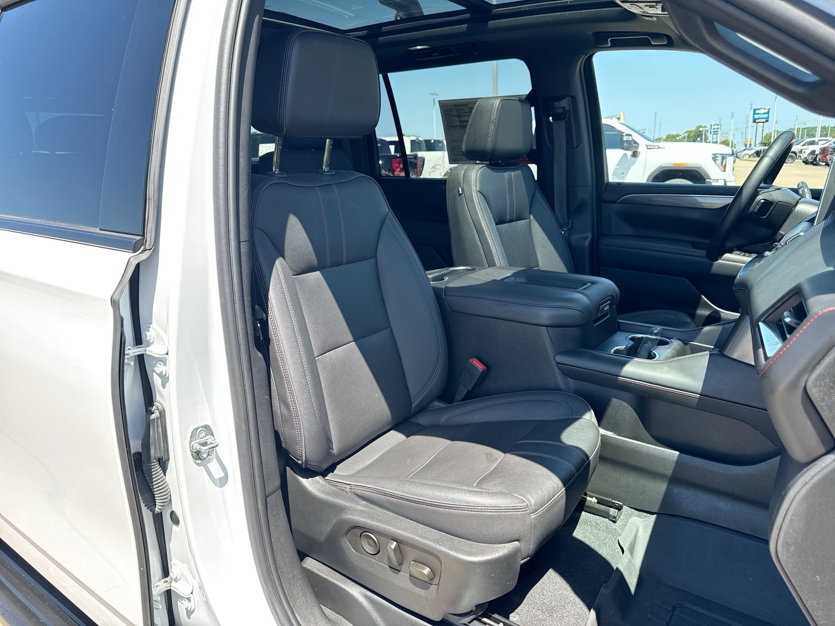 Used 2023 Chevrolet Suburban RST w/ Luxury Package RWD image 26