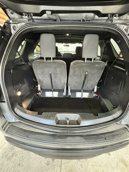 Used 2018 Ford Explorer XLT AWD/4WD image 9
