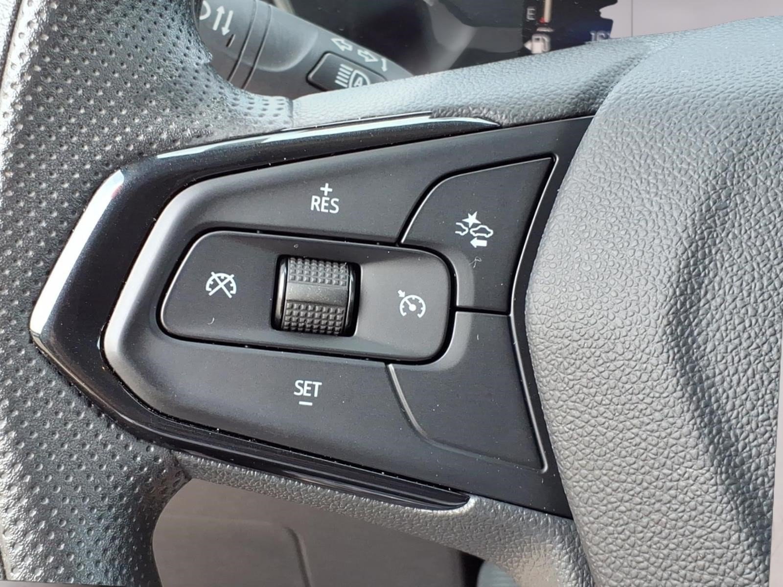 Used 2025 Chevrolet Trax LT FWD image 15