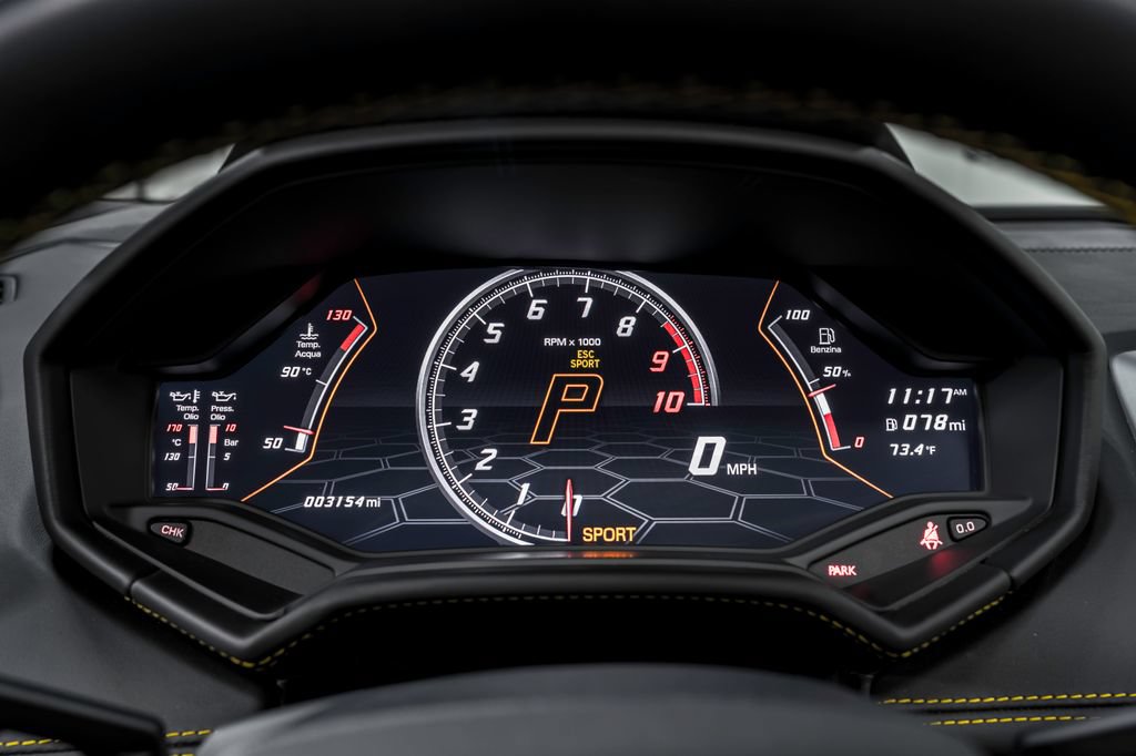 Used 2022 Lamborghini Huracan EVO RWD image 16