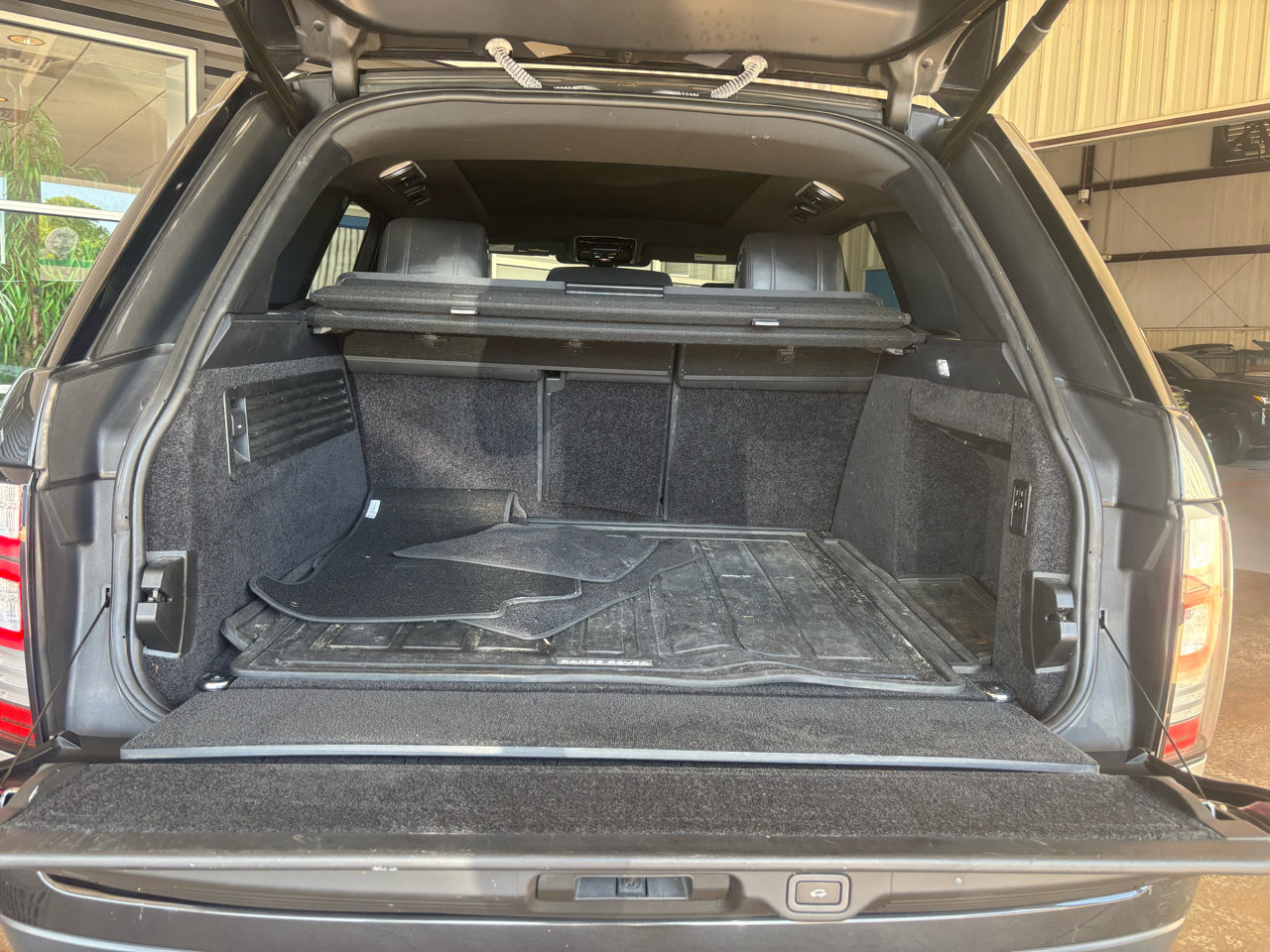 Used 2014 Land Rover Range Rover Supercharged image 25