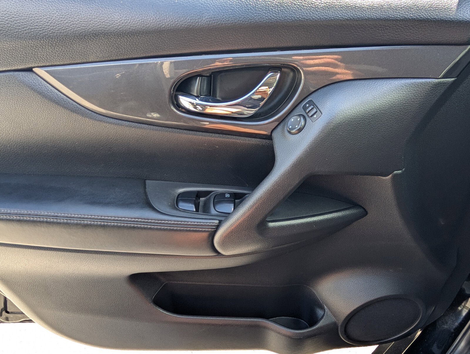 Used 2020 Nissan Rogue SV FWD image 38