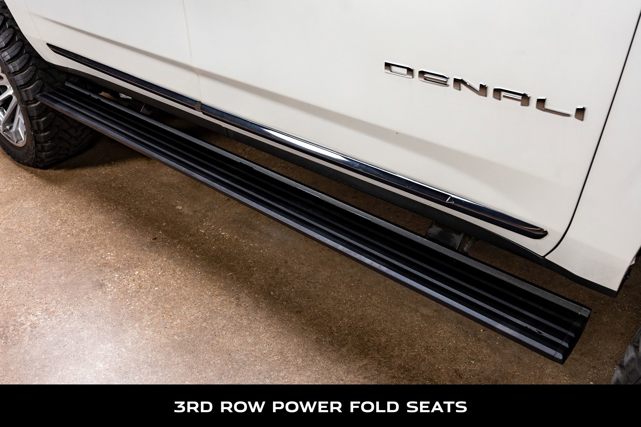 Used 2023 GMC Yukon XL Denali Ultimate image 12