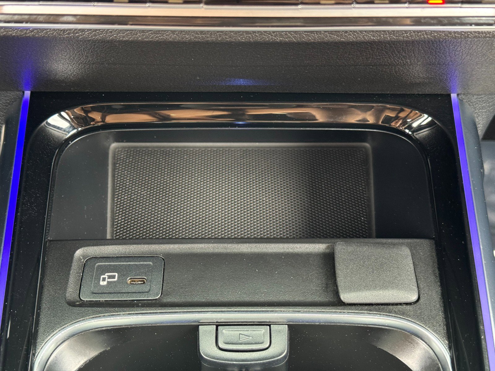 Used 2021 Mercedes-Benz GLB 250 w/ AMG Line image 29