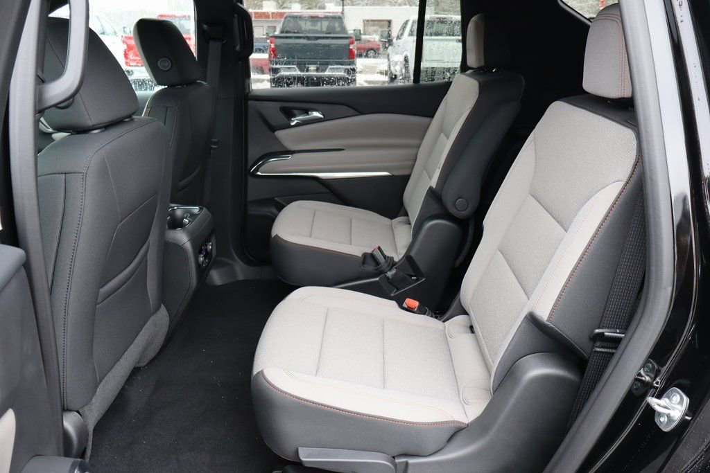 Used 2025 Chevrolet Traverse LT image 11
