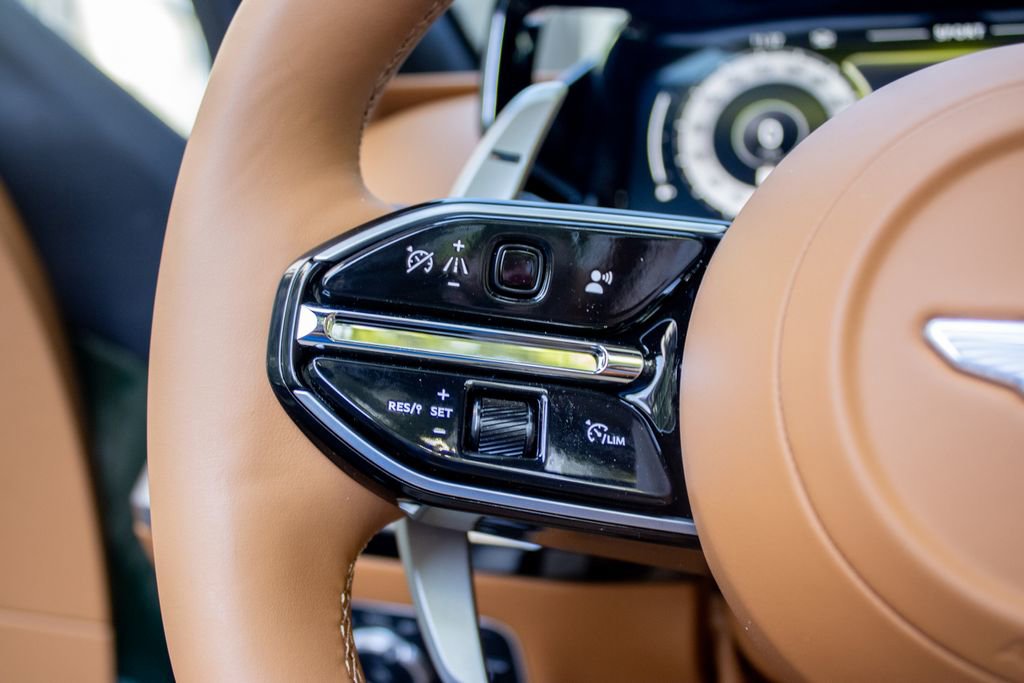 Used 2026 Aston Martin V8 Vantage Coupe image 14