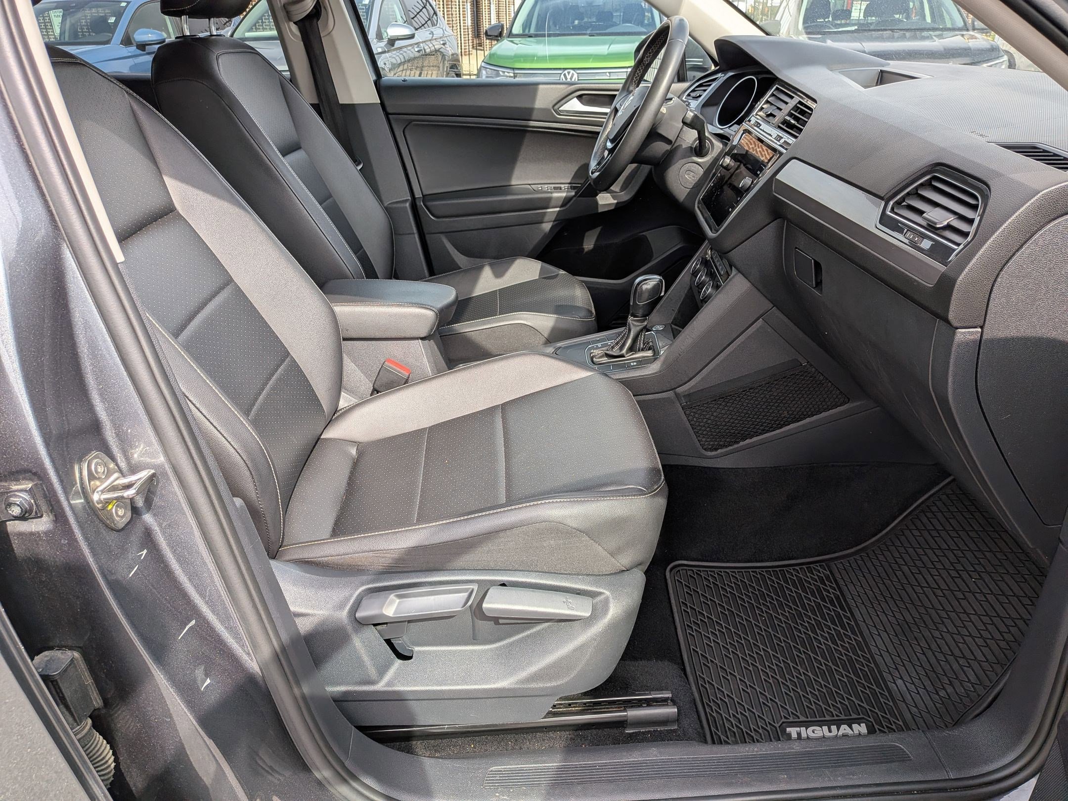 Used 2021 Volkswagen Tiguan SE FWD image 37