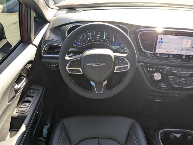 New 2026 Chrysler Pacifica Select image 16