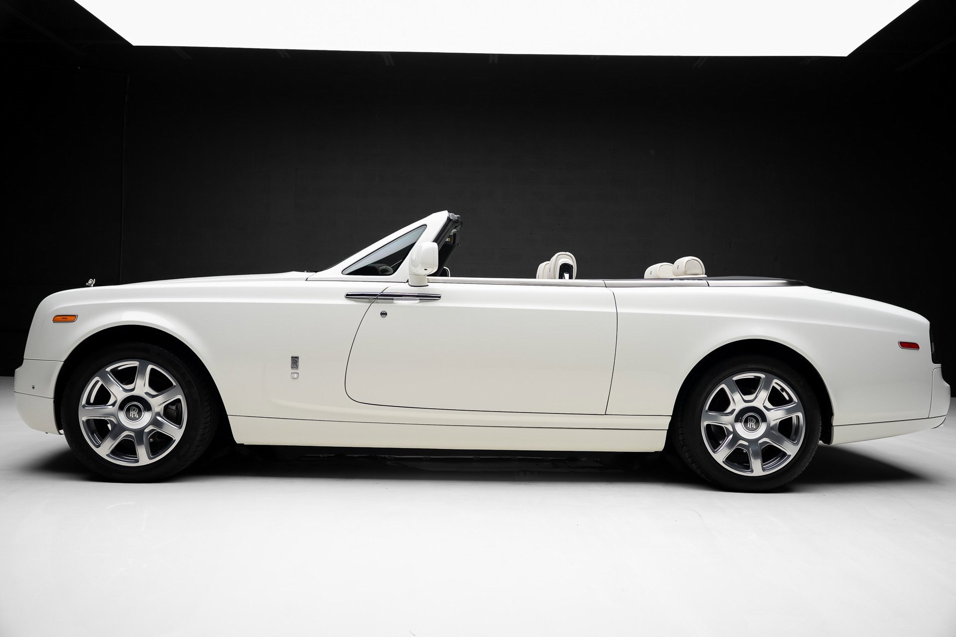 Used 2013 Rolls-Royce Phantom Drophead Coupe image 20