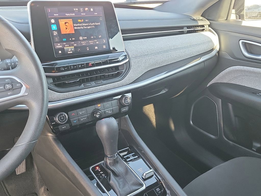 Used 2025 Jeep Compass Sport image 20