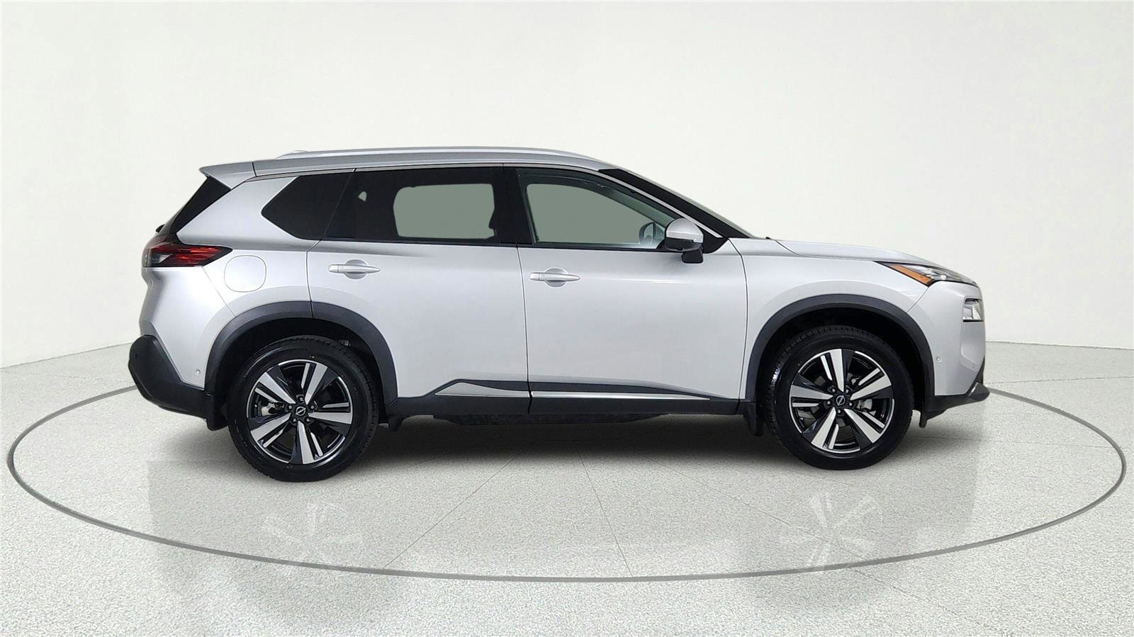 Used 2023 Nissan Rogue SL w/ SL Premium Package FWD image 6