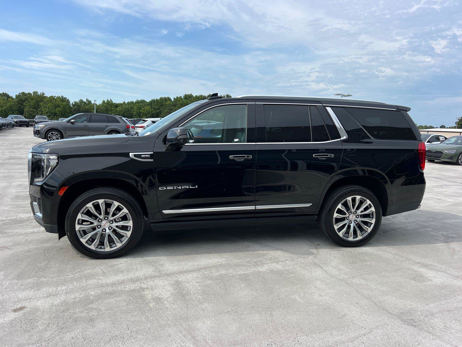 Used 2021 GMC Yukon Denali w/ Denali Premium Package AWD/4WD image 8