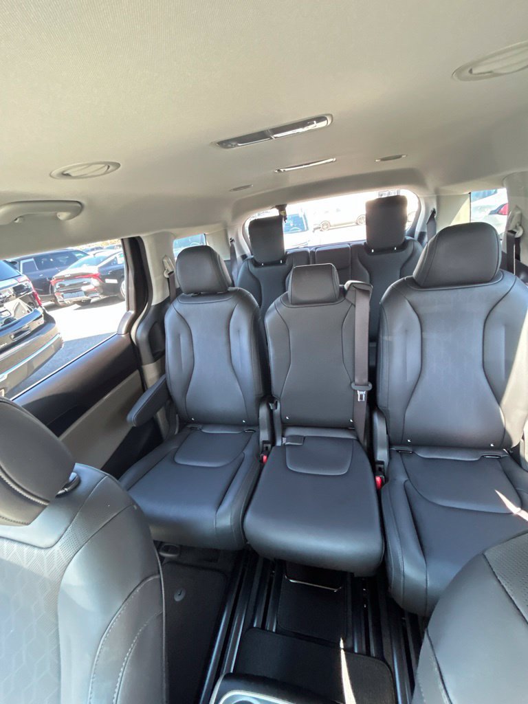 Certified 2026 Kia Carnival LX FWD image 16