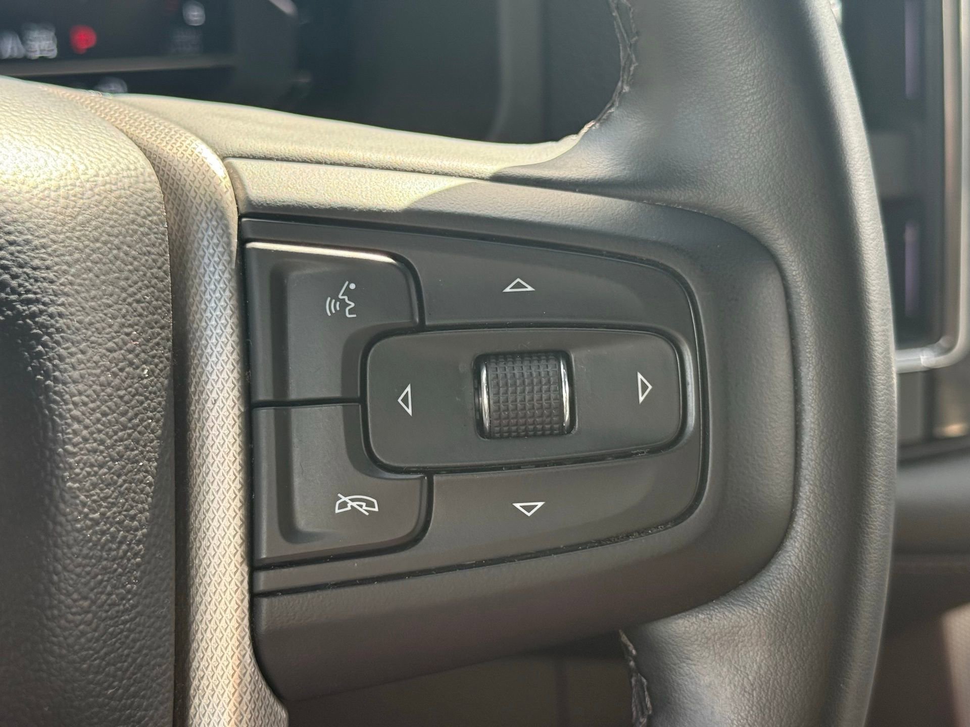 Used 2023 GMC Yukon XL Denali image 34