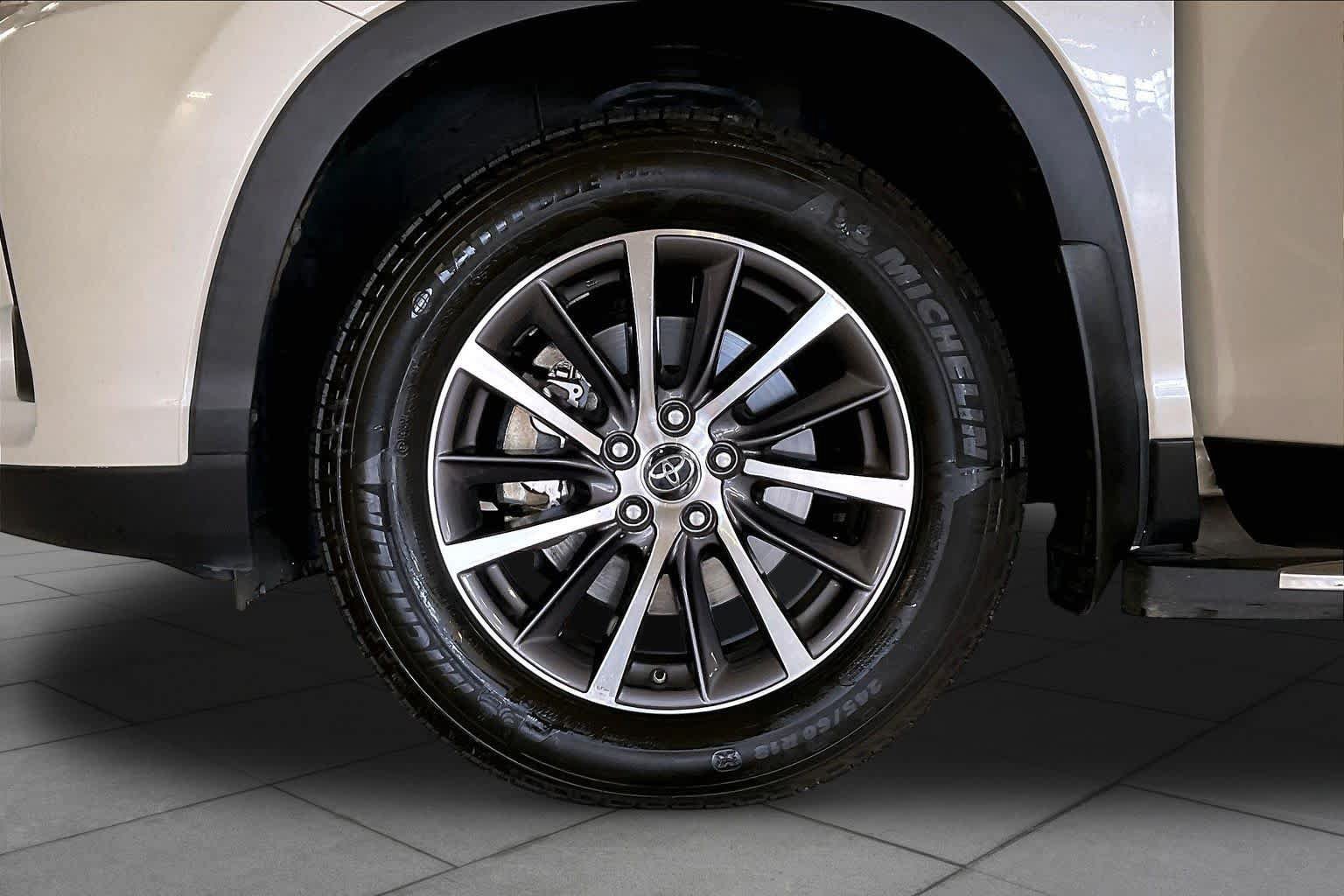 Used 2019 Toyota Highlander XLE FWD image 10