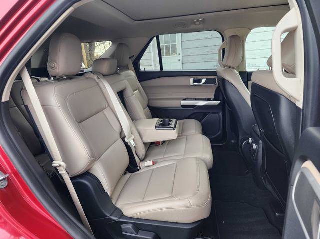 Used 2020 Ford Explorer XLT w/ Equipment Group 202A image 18