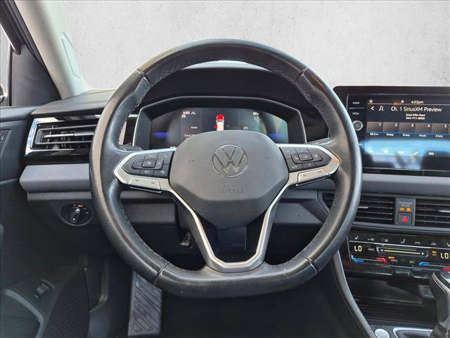 Used 2025 Volkswagen Jetta SE FWD image 13