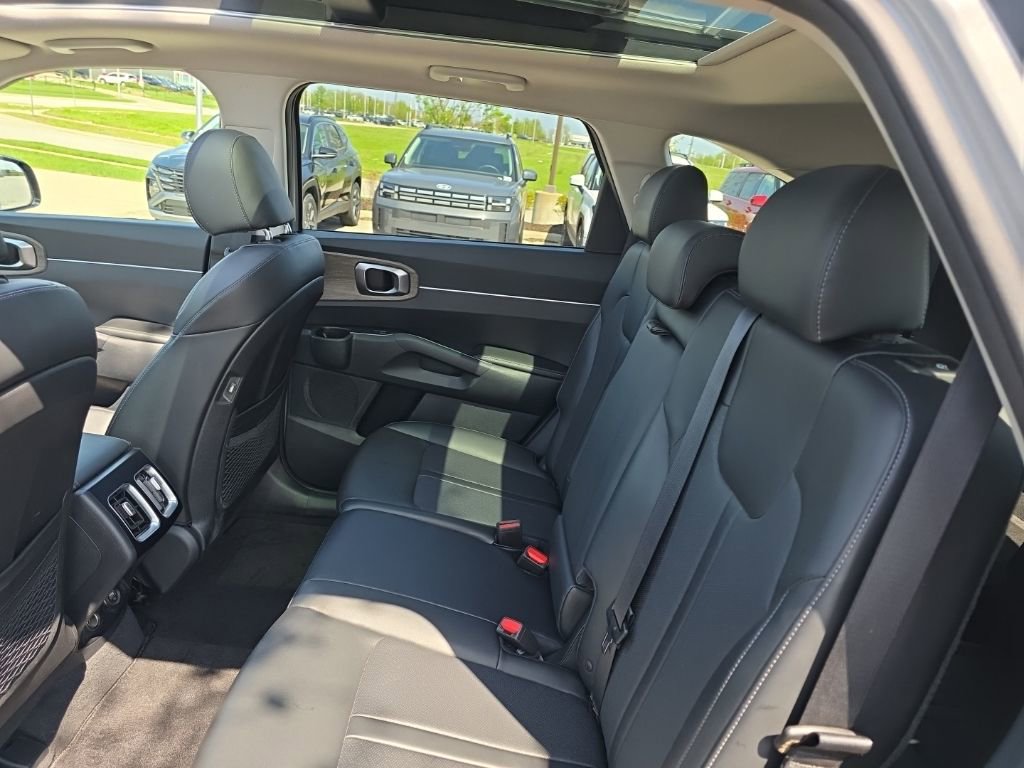 Used 2023 Kia Sorento S w/ Panoramic Sunroof Package AWD/4WD image 19
