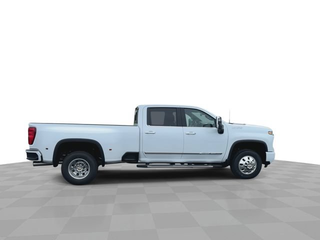 New 2026 Chevrolet Silverado 3500 High Country w/ High Country Premium Package AWD/4WD image 9