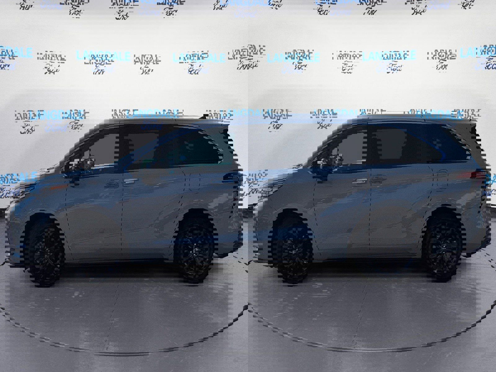 Used 2024 Toyota Sienna XSE image 10