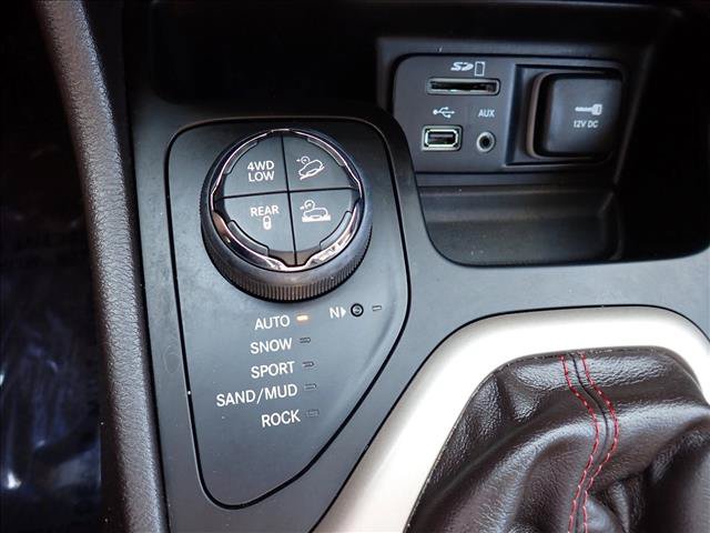 Used 2016 Jeep Cherokee Trailhawk w/ Comfort/Convenience Group AWD/4WD image 21