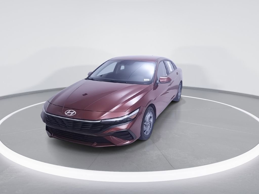 Used 2024 Hyundai Elantra SEL FWD image 5