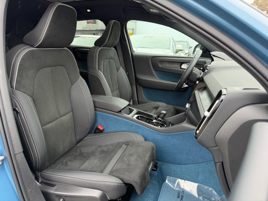Used 2023 Volvo C40 P8 Recharge Ultimate AWD/4WD image 32