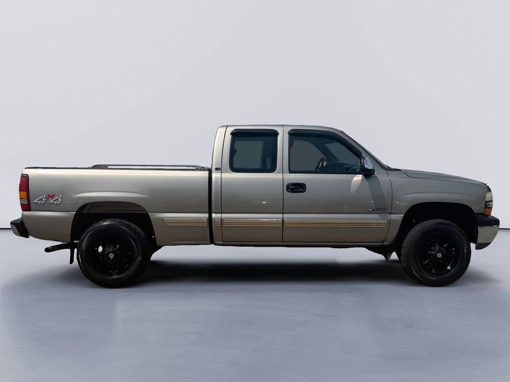 Used 2001 Chevrolet Silverado 1500 LS w/ Firm Ride Suspension Pkg AWD/4WD video 2