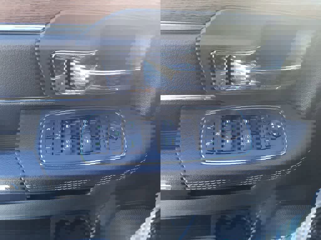 Used 2018 RAM 1500 Laramie w/ Convenience Group image 13