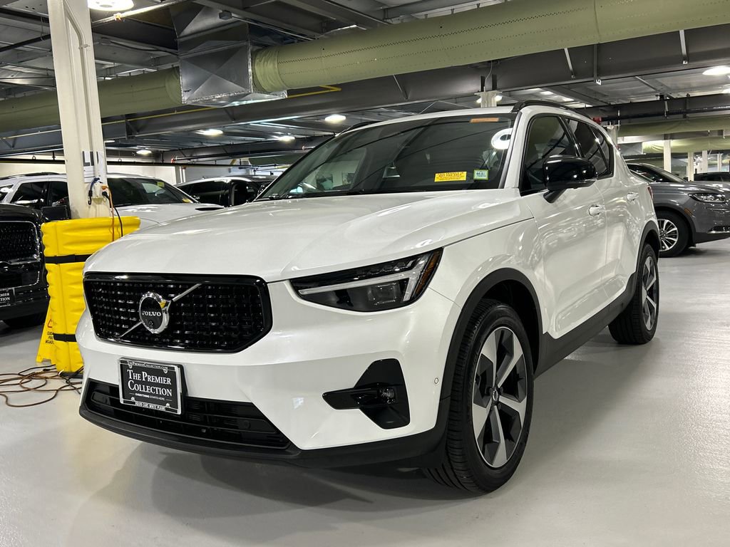 Used 2026 Volvo XC40 B5 Plus w/ Protection Package Premier AWD/4WD image 5