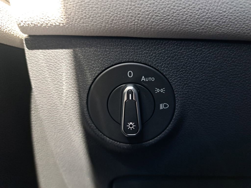 New 2025 Volkswagen Taos SEL image 26