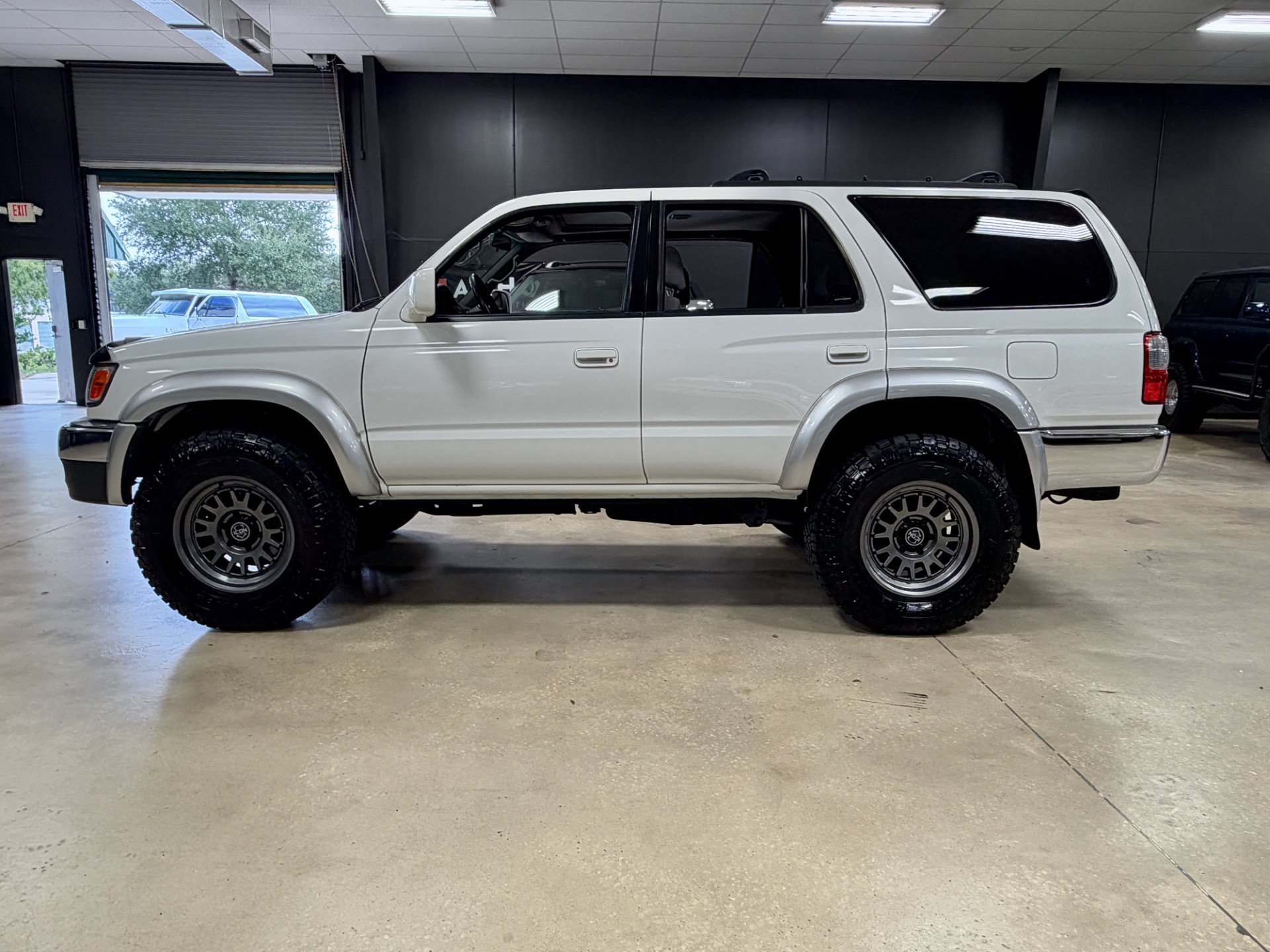 Used 2002 Toyota 4Runner SR5 w/ Upgrade Value Pkg 2 AWD/4WD image 11