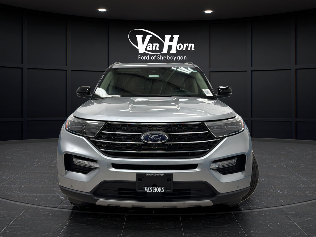Used 2023 Ford Explorer XLT w/ Equipment Group 202A AWD/4WD image 2