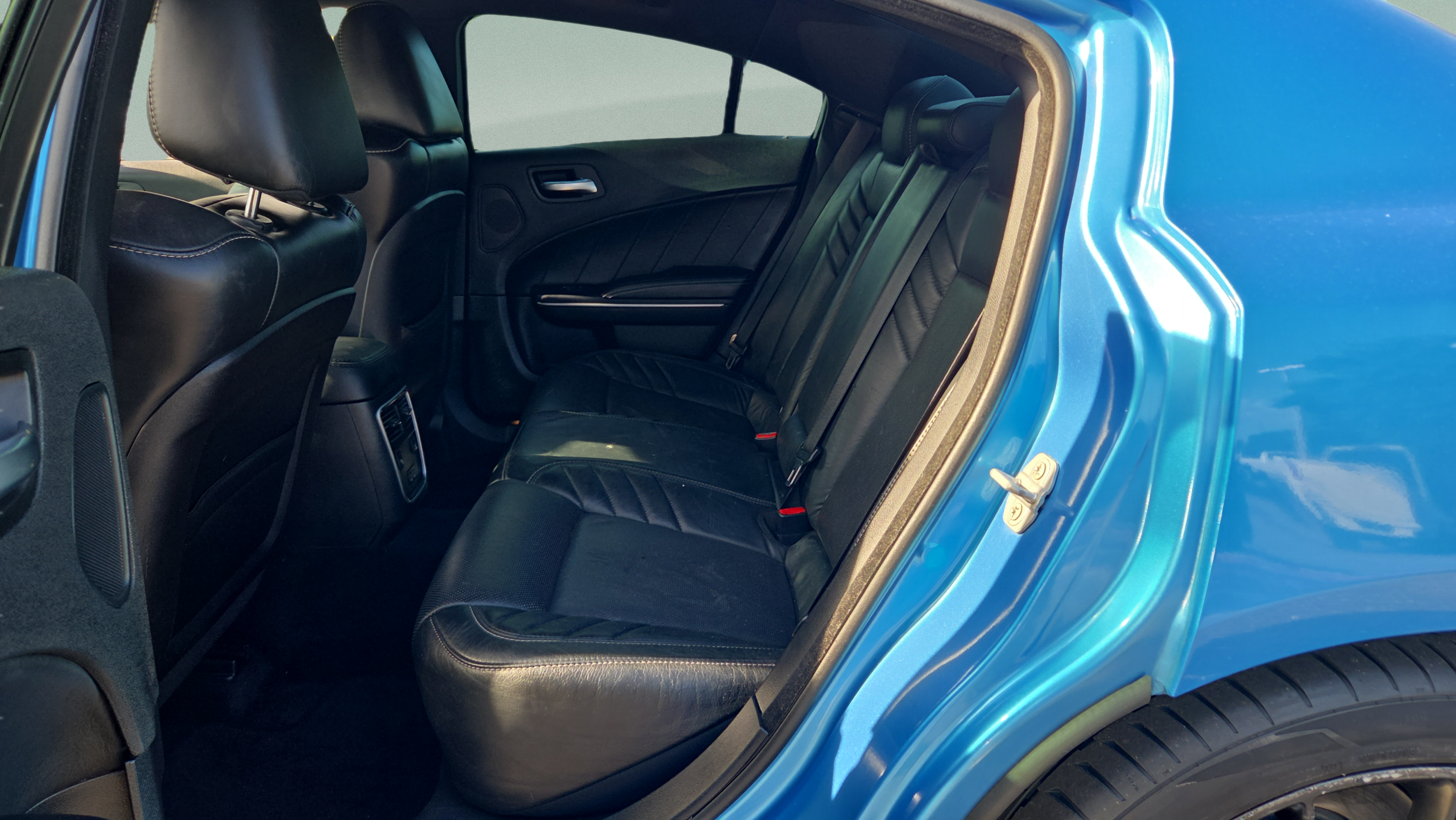 Used 2016 Dodge Charger SRT w/ Harman/Kardon Audio Group RWD image 10