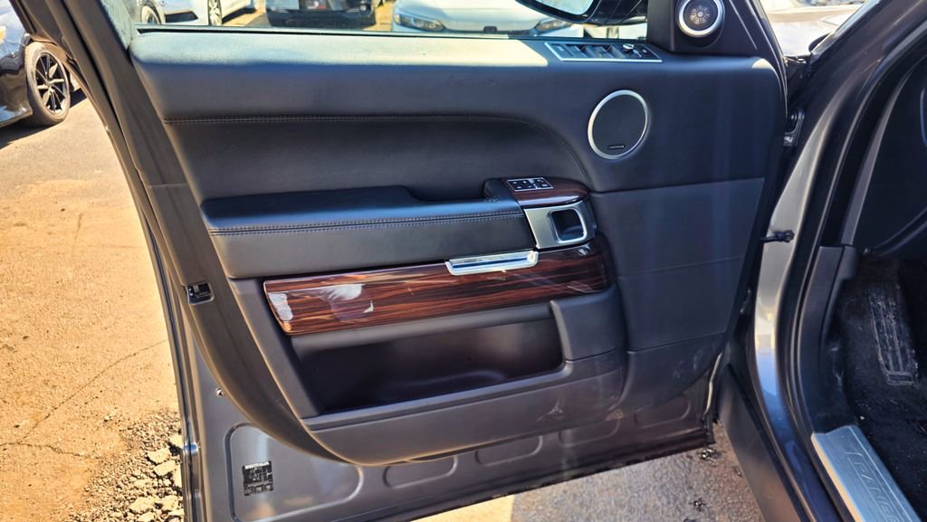 Used 2015 Land Rover Range Rover Supercharged image 11