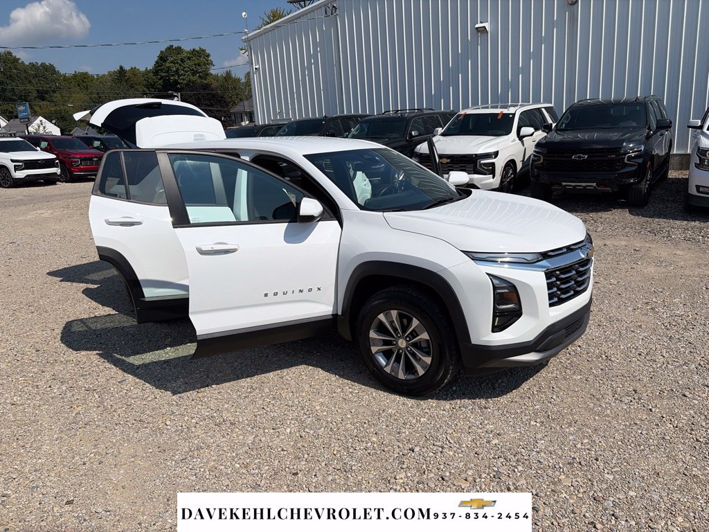 Used 2025 Chevrolet Equinox LT AWD/4WD image 30