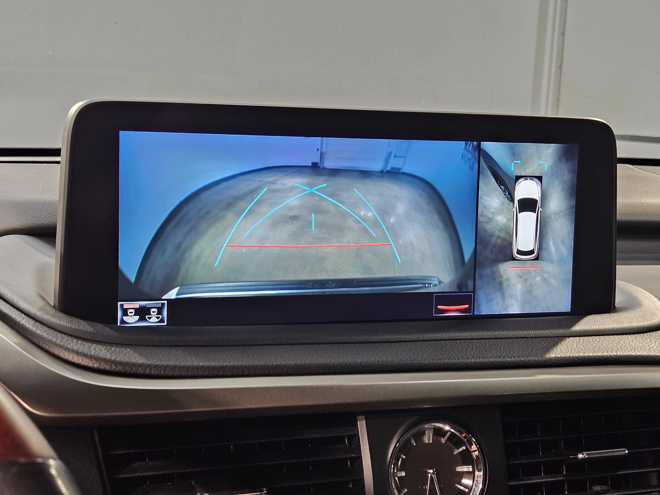 Used 2022 Lexus RX 450h AWD w/ Premium Package image 31