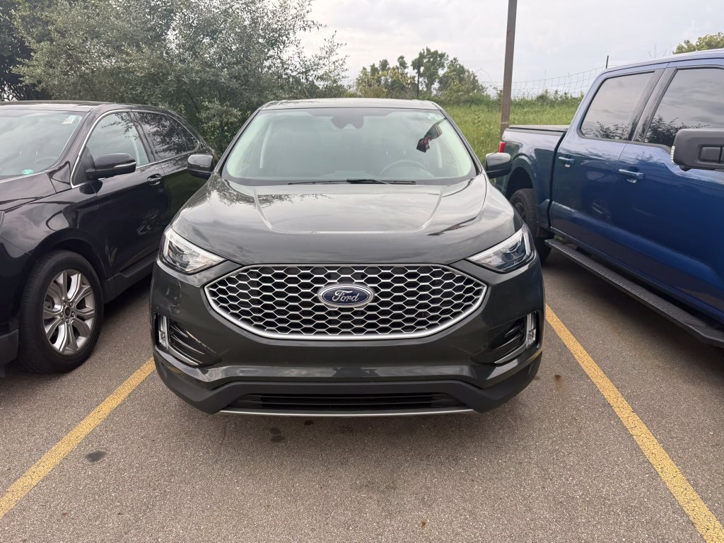Certified 2024 Ford Edge SEL w/ Convenience Package AWD/4WD image 2